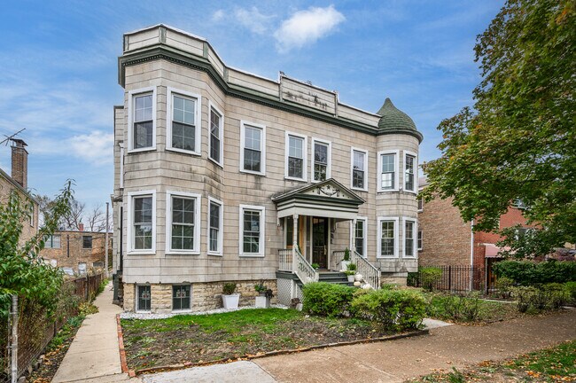 Building Photo - 1619 W Balmoral Ave