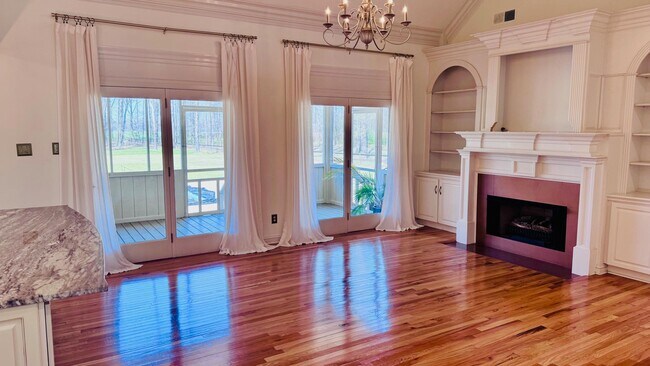 Building Photo - 565 Schaeffer Loop