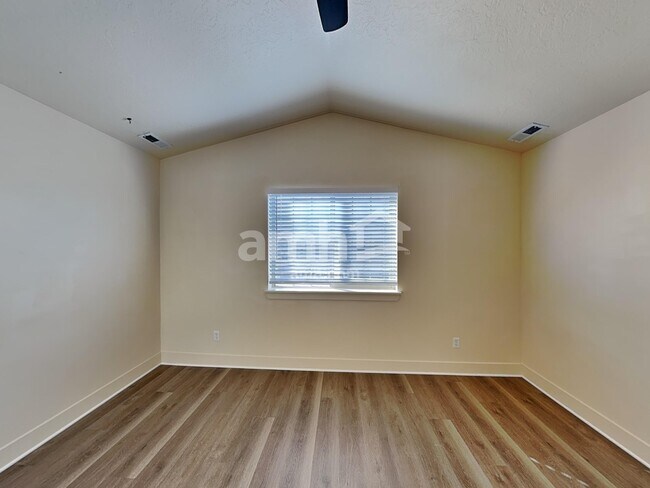 Building Photo - 4792 Addison Ave