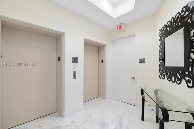 Building Photo - 16001 Collins Ave