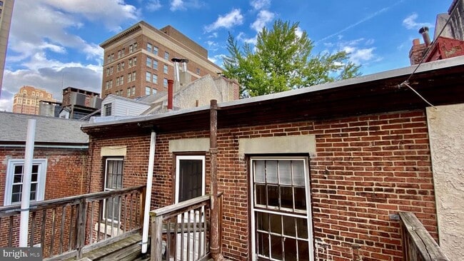 Building Photo - 330 S Juniper St
