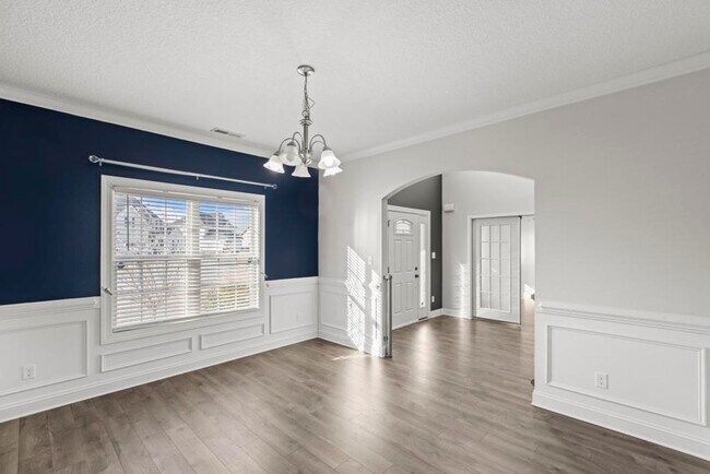 Building Photo - Gorgeous Home Offering Over 3000 HSF!