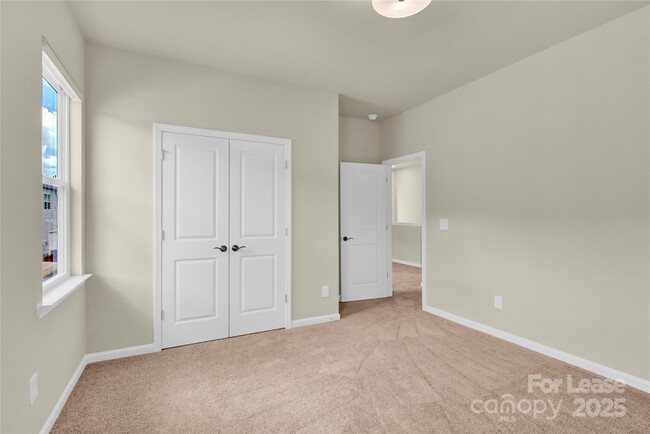 Building Photo - 5850 Strathmore Ct