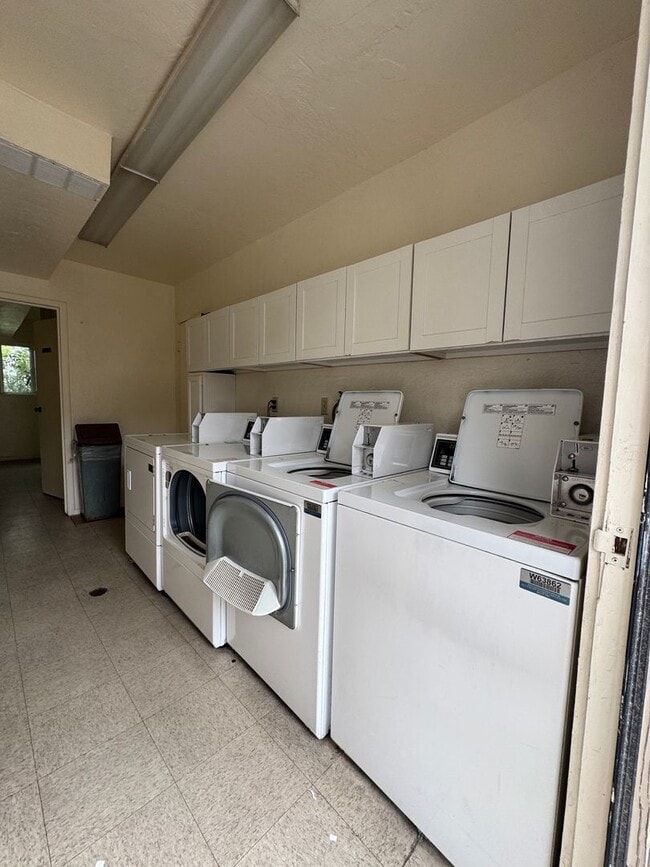 Building Photo - 445 Washington Blvd