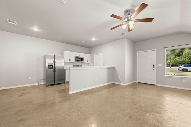 Building Photo - 1204 N 8th St