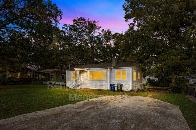 Building Photo - 829 Meadowbrook Dr