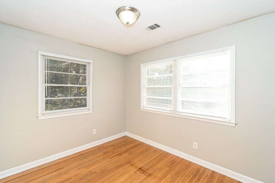 Building Photo - 3990 Rutgers Dr SW