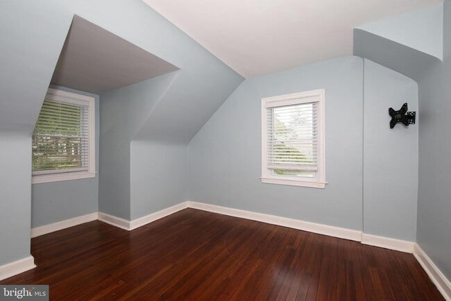 Building Photo - 732 N Tyson Ave