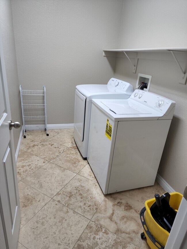 Building Photo - 3091 Tara Murphy Dr