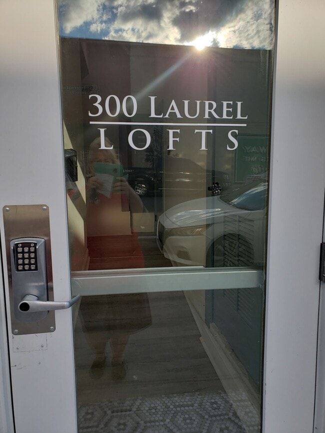 Primary Photo - 300 Laurel St