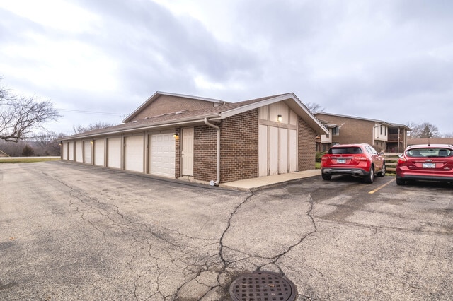 Building Photo - 800 Brook Dr