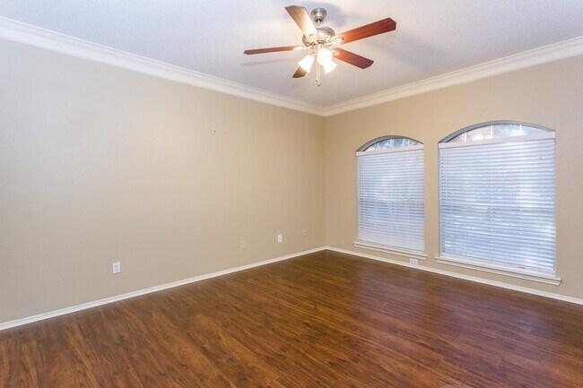 Building Photo - 6926 Shady Ln