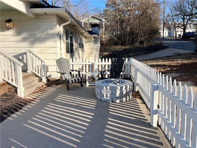 Building Photo - 436 E Prospect St