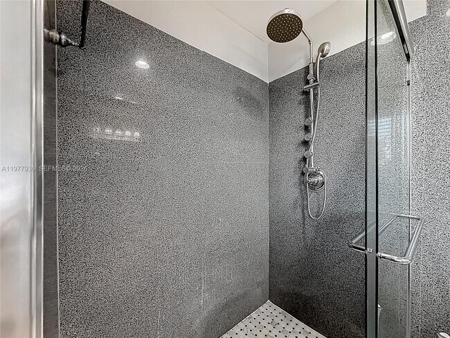 Building Photo - 2770 NE 8th Ct