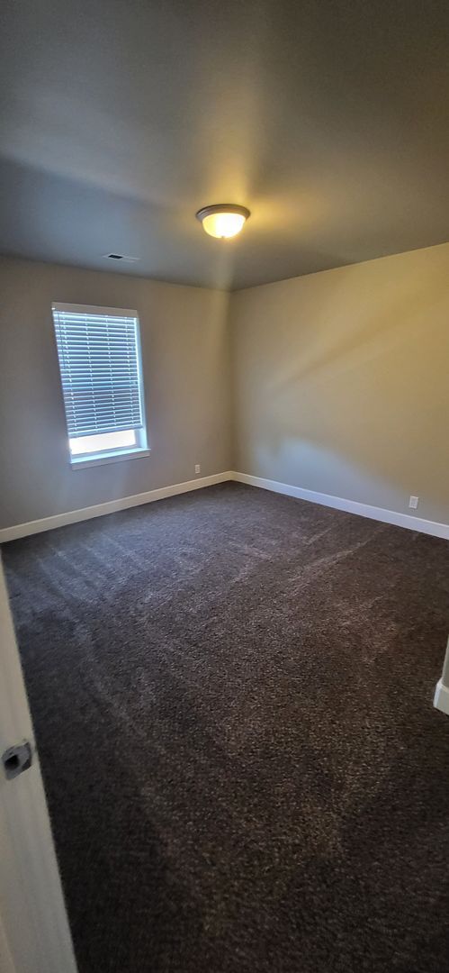 Building Photo - 4 Bed 2.5 Bath - NW Redmond