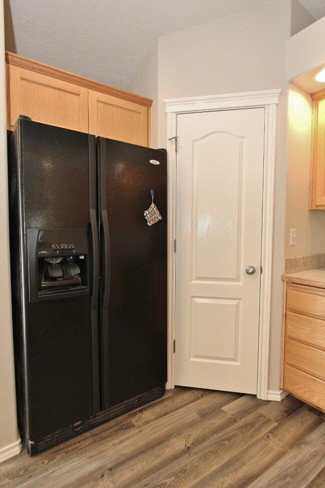Building Photo - Clean home in Quiet Neighborhood