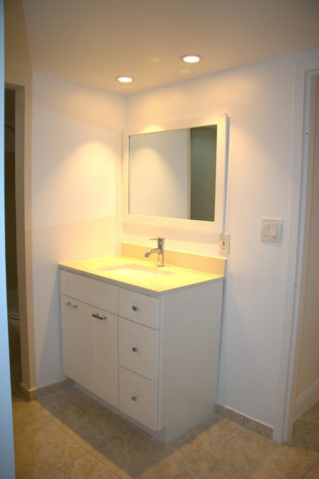 Building Photo - 300 Waterway Dr S