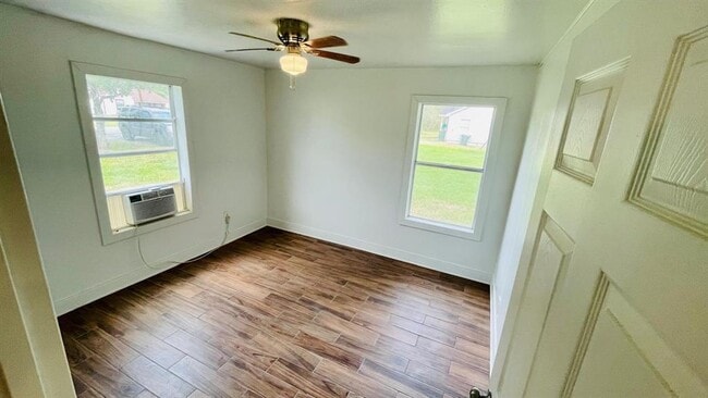 Building Photo - 1745 Rivercrest St