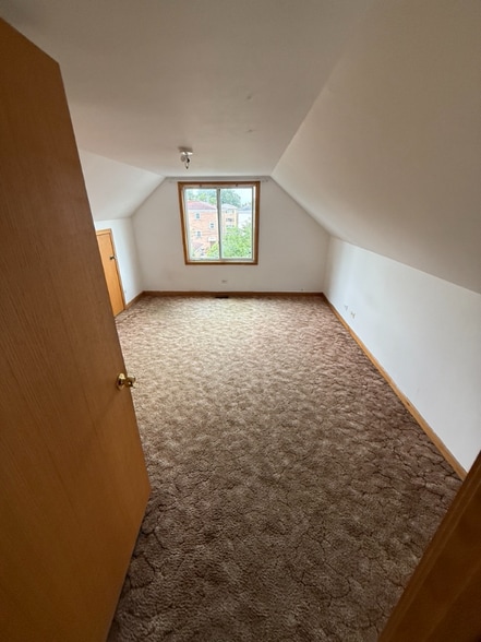 Building Photo - 6119 W Giddings St