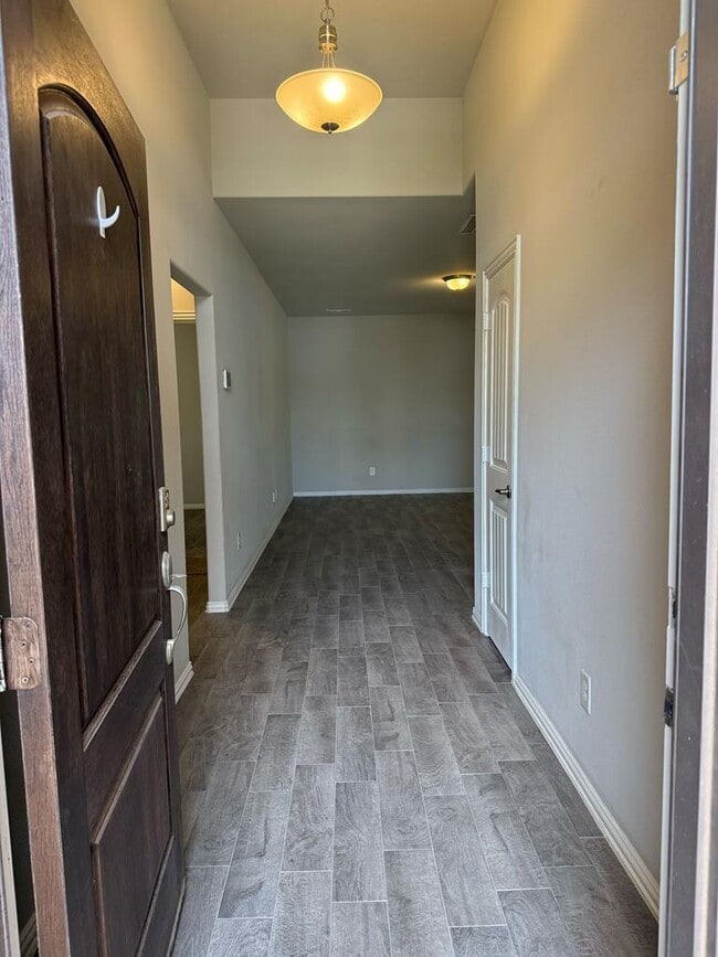 Building Photo - 6911 Brisco Rd