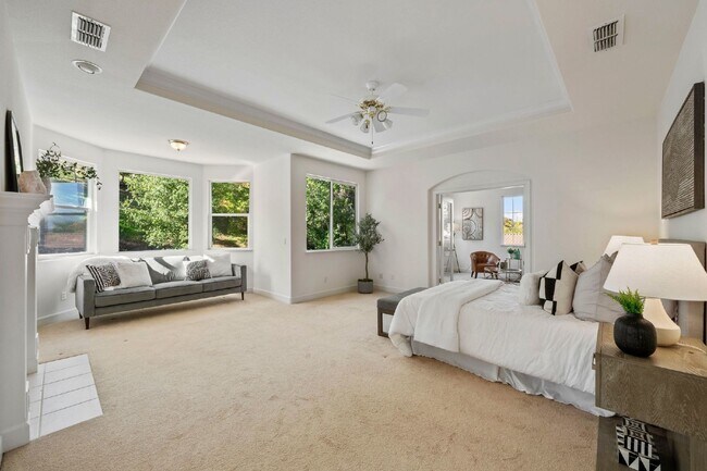 Building Photo - Beautiful home in Serrano. Must See!