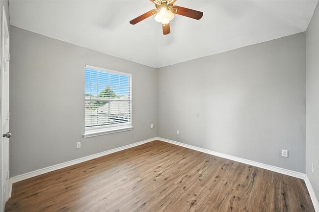 Building Photo - 312 Larkspur Ct