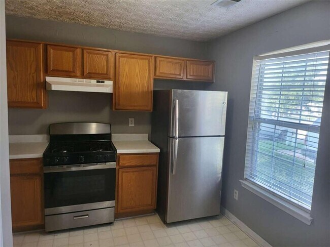 Building Photo - 7018 Panda Rd