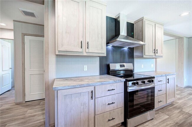 Building Photo - 81 Popham Rd