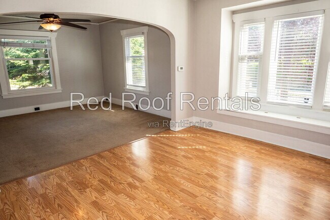 Building Photo - 702 S 51st St