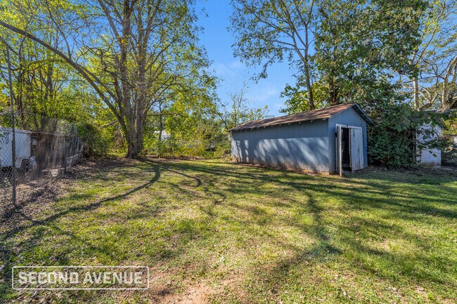 Building Photo - 544 7th St S