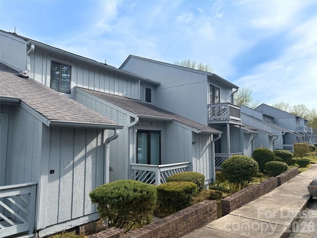 Building Photo - 100 Willow Run Dr