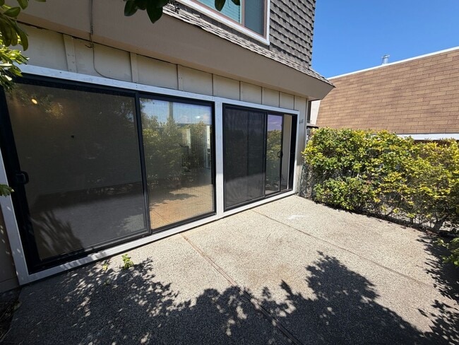 Building Photo - 448 Richmond Dr