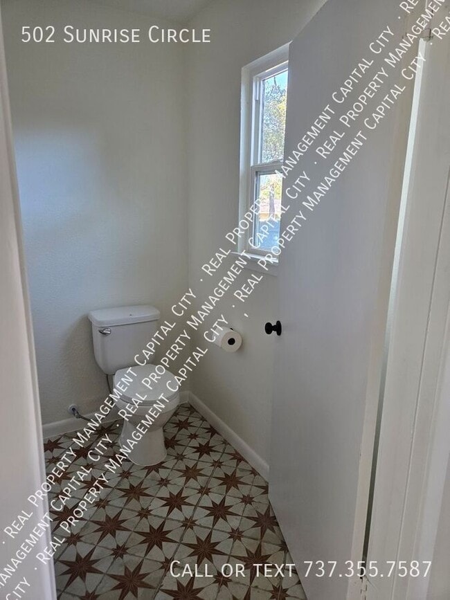 Building Photo - 502 Sunrise Cir