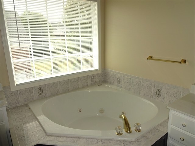 Building Photo - 3222 Thornecreek Dr