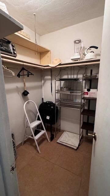 Building Photo - 2000 NE 51st Ct