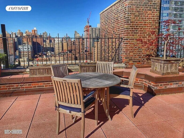 Building Photo - 225 E 73rd St