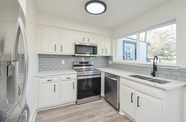 Building Photo - 4434 McCleester Dr