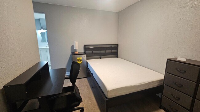 Primary Photo - 1902 Mc Millan St