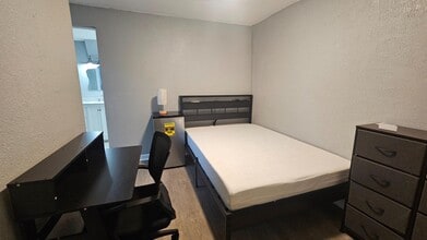 Building Photo - 1902 Mc Millan St