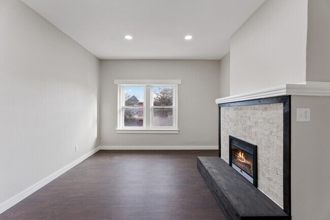 Building Photo - 104 N Killingsworth St