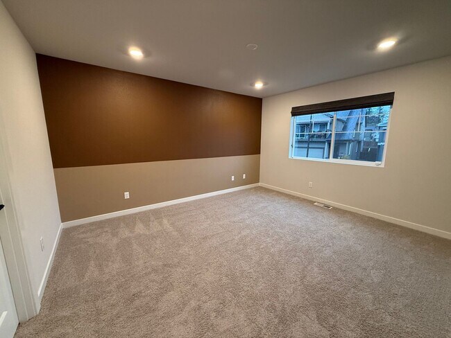 Building Photo - 18406 SW Buckhorn Dr