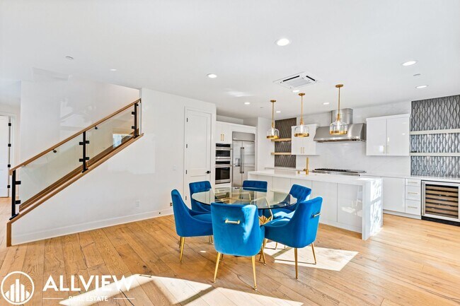 Building Photo - *Limited Move In Special! $1,000 Off First...