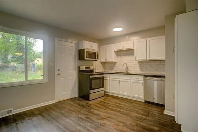 Building Photo - Coming Soon: Charming 3-Bedroom Retreat with Spacious Backyard!