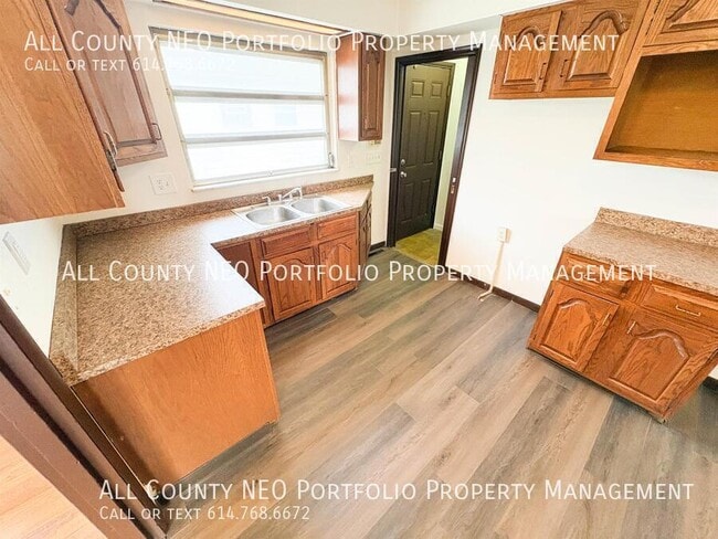 Building Photo - 400 S Highland Ave