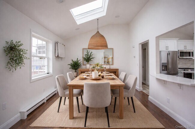 Building Photo - 451 E Pine St