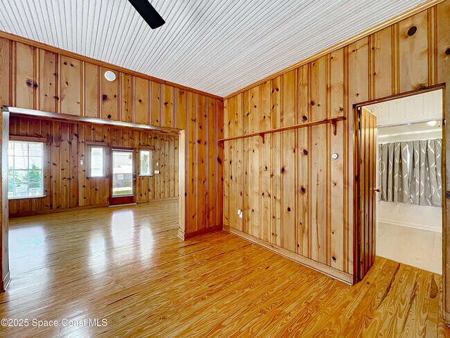 Building Photo - 2811 Indian River Dr