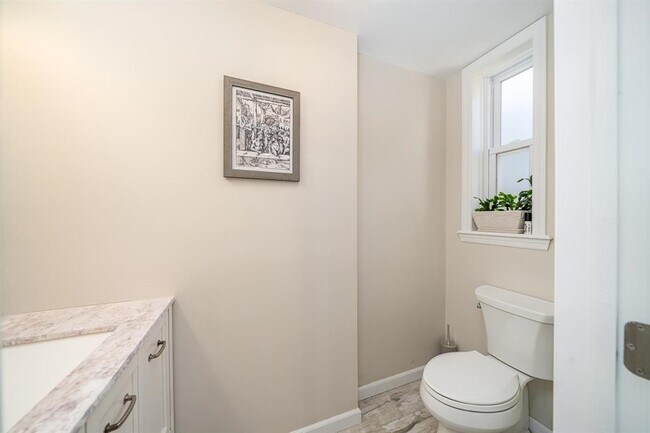 Building Photo - 118 W 46th St