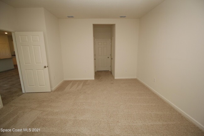 Building Photo - 708 Acadia Ct SE