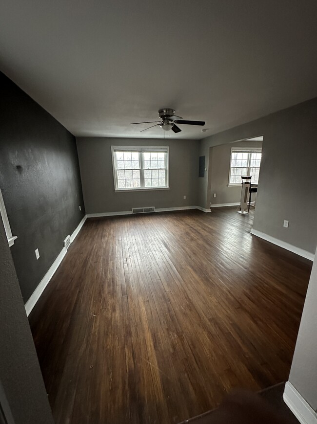 Living/Dining Room - 140 Clairton Blvd