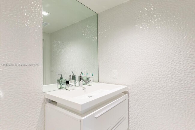 Building Photo - 1830 S Ocean Dr